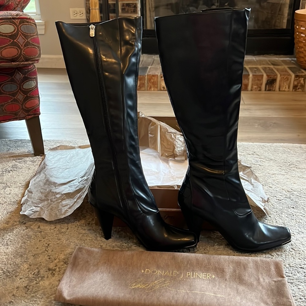 NIB Donald J. Pliner Bobina Leather Heeled Boot, Black, Size 9.5.